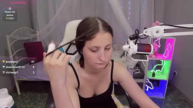 KiraDuvall's Live XXX Chat