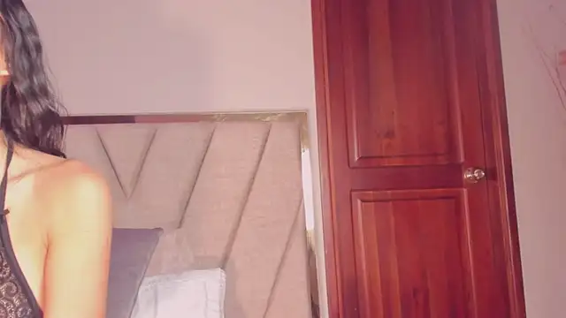 KatherinSky Adlı Modelin Canlı XXX Sohbeti