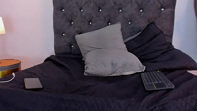 Chatroom XXX en direct de _milann_1