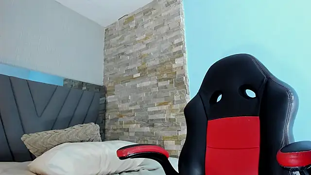 LUCIA_KHAN 即時 XXX 聊天