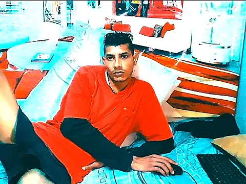 IndianSavageMale 即時 XXX 聊天