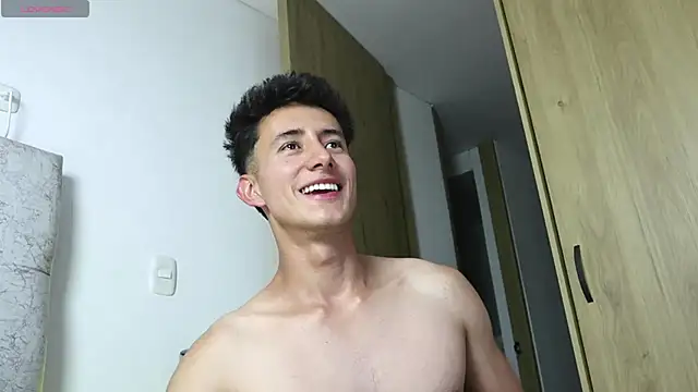 _Alexxx Adlı Modelin Canlı XXX Sohbeti