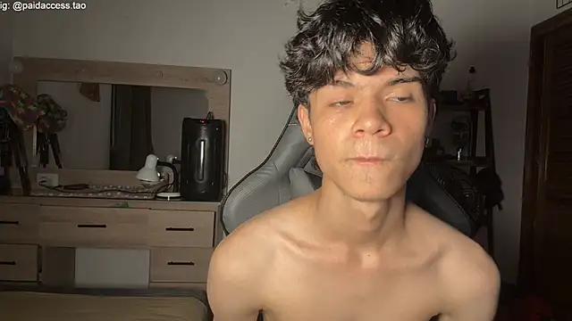 XXX chat uživo modela OopsAgain_