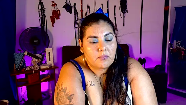 AndreaKinky Adlı Modelin Canlı XXX Sohbeti