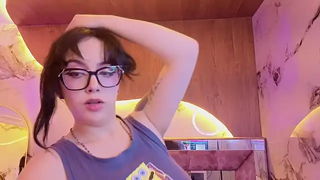 Hela_v 即時 XXX 聊天
