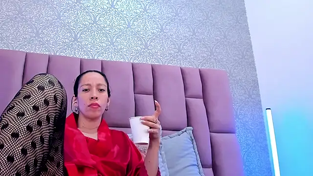 DianaRed_ Chat XXX live
