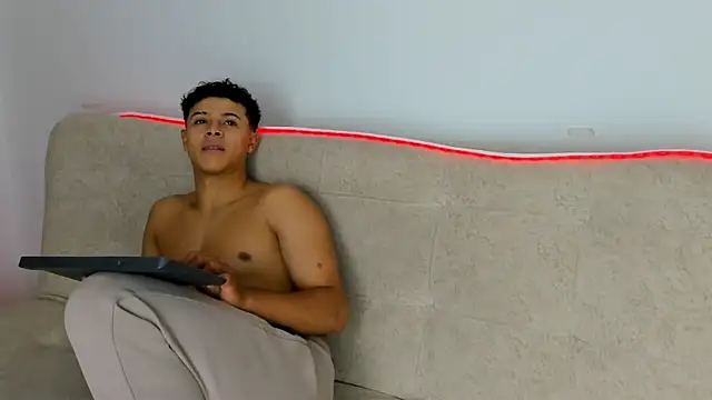 _Alex_Colton Show in webcam