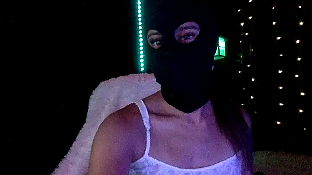maskddcouple Show in webcam