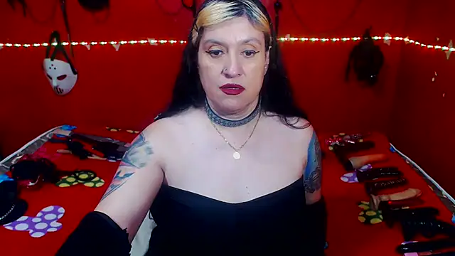 XXX chat uživo modela MATURE_Randy