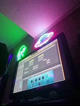 Pokazy przed kamerką – chronic_vibez