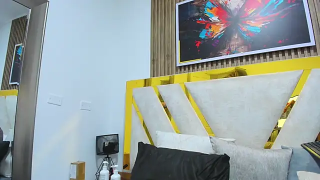 Luna_Naughty1 Adlı Modelin Canlı XXX Sohbeti