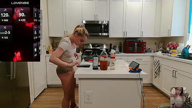 Blondiewithanass' Live XXX Chat