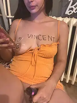 Chat XXX en directo de LaPetitechienne1