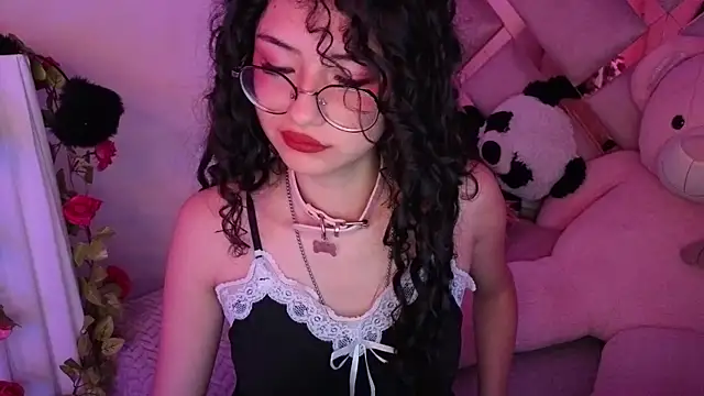 ShySheep_ élő XXX-chatje