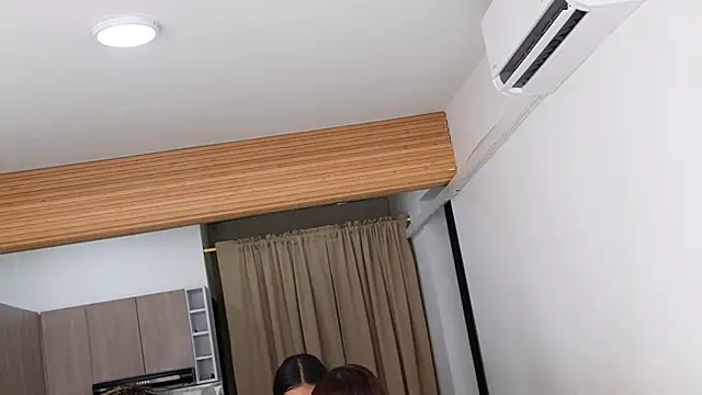 Petiteessn Live XXX chat