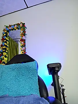 Elektra_bigcock 即時 XXX 聊天