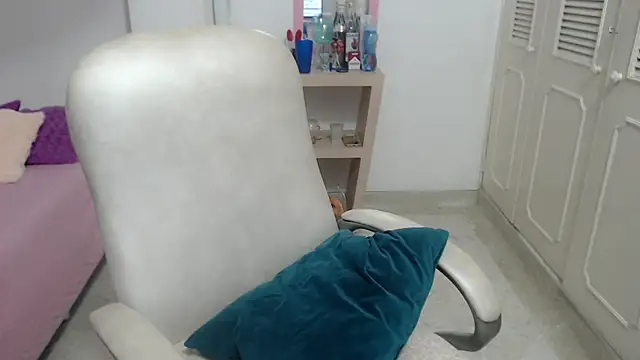 Chat +18 de leonela_69 ao vivo