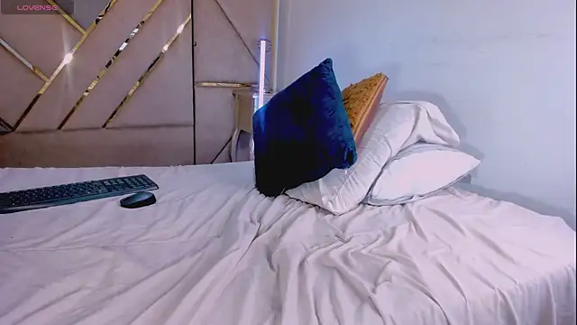 MikaelaStone – Naživo XXX chat