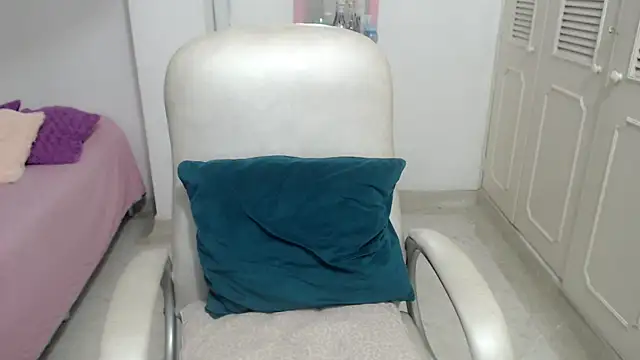 leonela_69 Live XXX-Chat