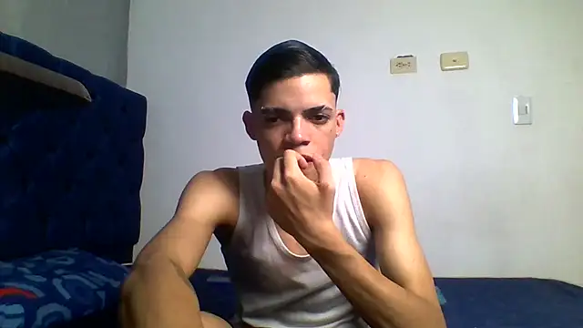 Latinos_2001 Adlı Modelin Canlı XXX Sohbeti