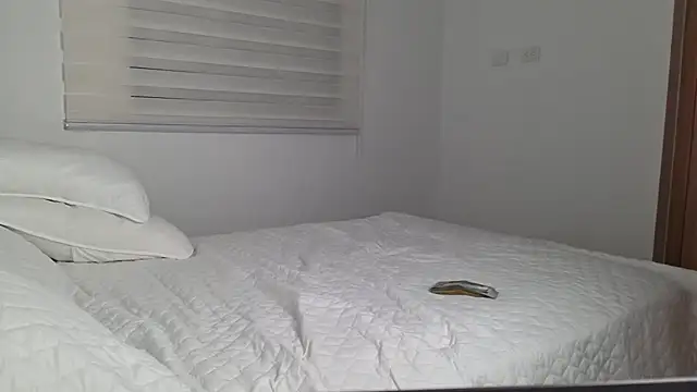 RealGoddessBellaBlaze's Live XXX Chat