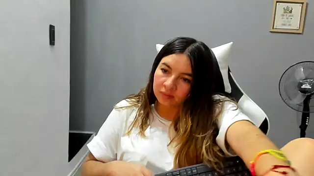 __Emma__11__Lecat_'s Live XXX Chat