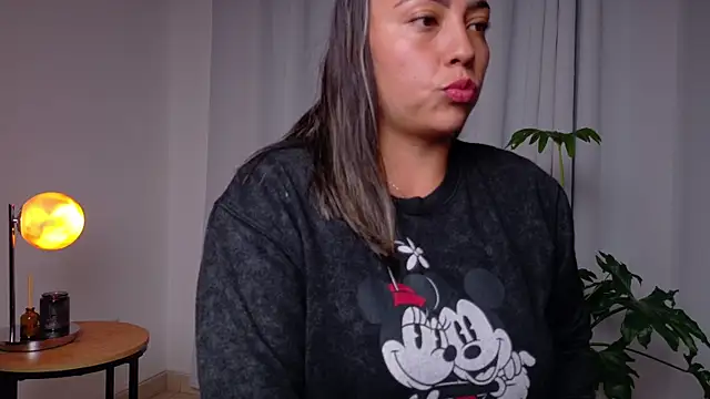 Zara_Nova Adlı Modelin Canlı XXX Sohbeti
