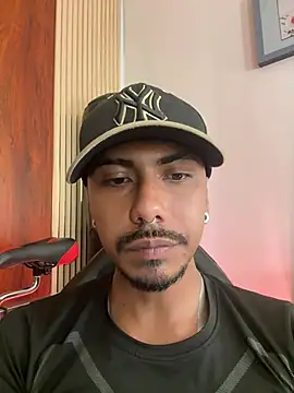 Latinmoster_boss' Live XXX Chat