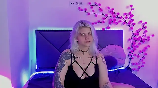JoannLowe live XXX chat