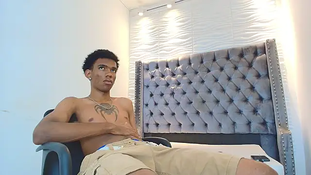 nero_reyd's Live XXX Chat