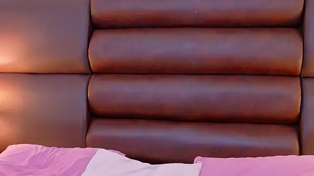 צ'אט XXX בשידור חי של LiahRose_
