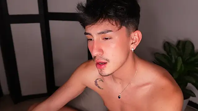 sweettaaron01 Adlı Modelin Canlı XXX Sohbeti