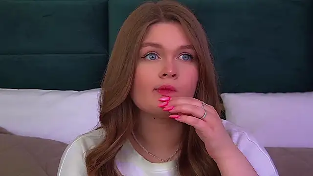 CrystalLyons' Live XXX Chat