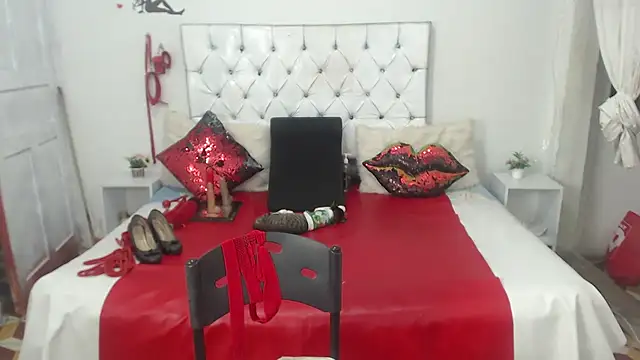 Chat +18 de Sweetbigcatt ao vivo