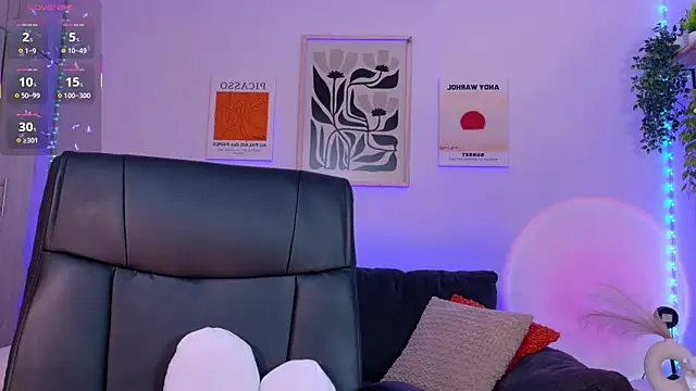 Chat +18 de ViolettCastel ao vivo