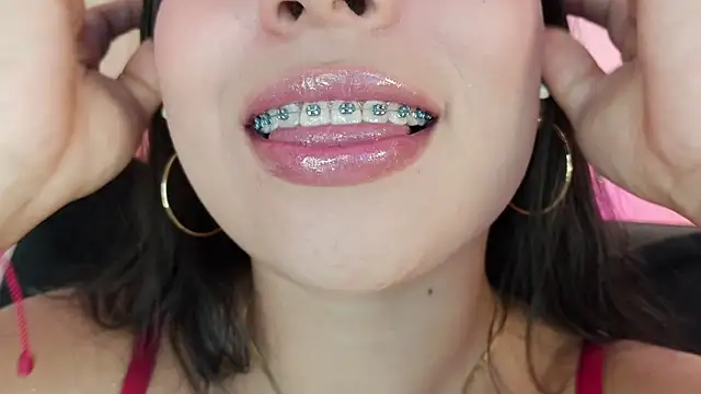 צ'אט XXX בשידור חי של mia_roux1