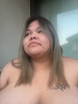 BiggtittiesX's Live XXX Chat
