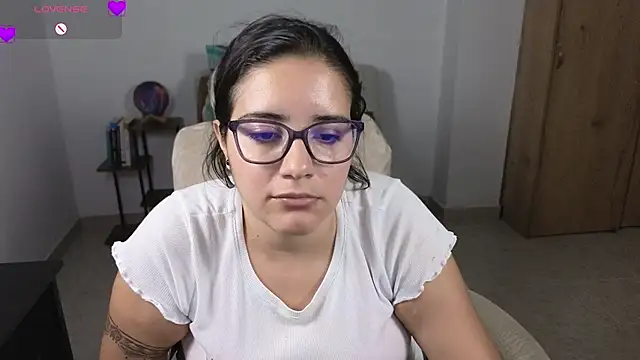blue__moon_n Live XXX chat