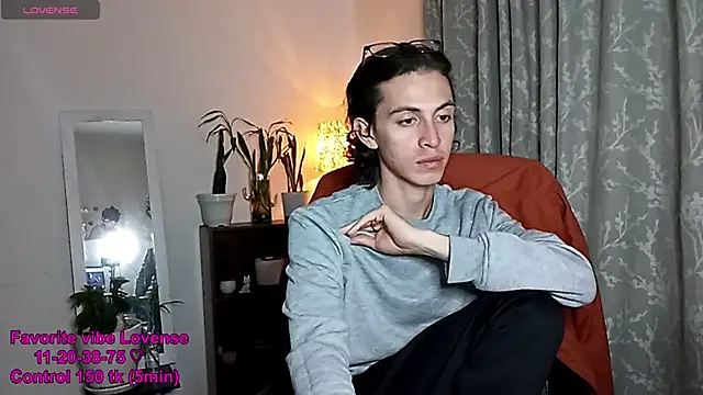 You_Sissy Adlı Modelin Canlı XXX Sohbeti