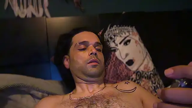 צ'אט XXX בשידור חי של icebergslim281