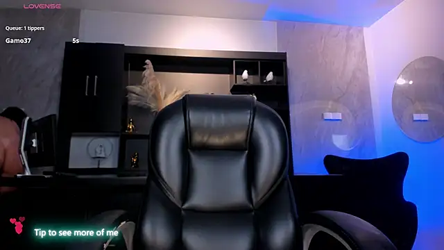 XXX chat uživo modela NickyLawson