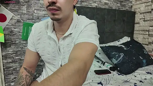 צ'אט XXX בשידור חי של Hot_Couple_699