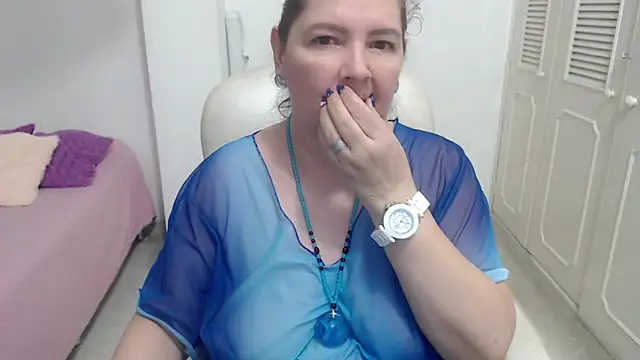 leonela_69のライブXXXチャット