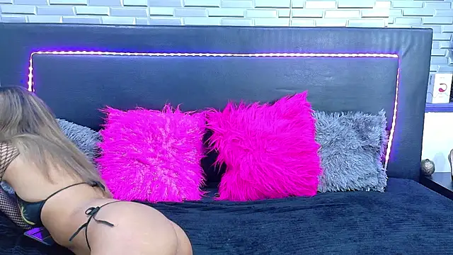 Chatroom XXX en direct de SeraphynLuxora