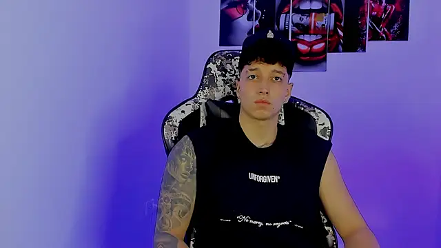 Živý XXX chat eithan_boy_
