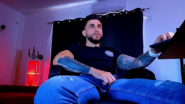 MightyAaron66 Show Webcam
