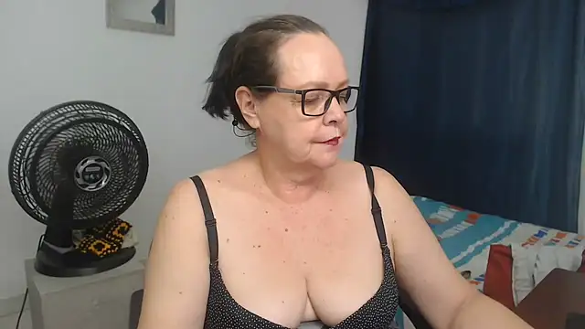 XXX chat uživo modela latinalili9