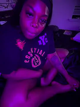 Czat XXX na żywo – obmik_queen