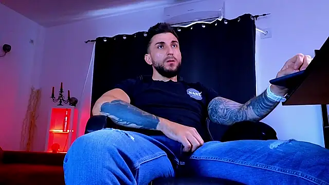 MightyAaron66 Live XXX-Chat