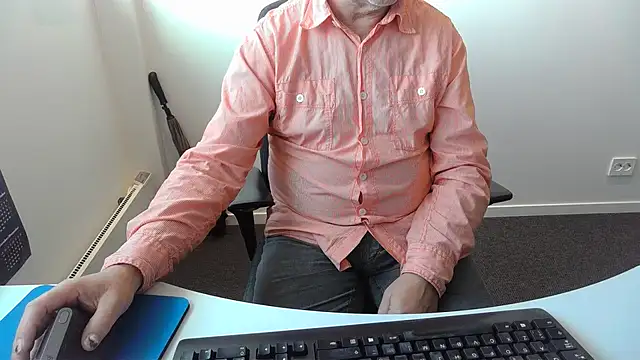 צ'אט XXX בשידור חי של Buggemann